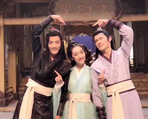 四位师姐你们正常点,四位才女共绘青春画卷